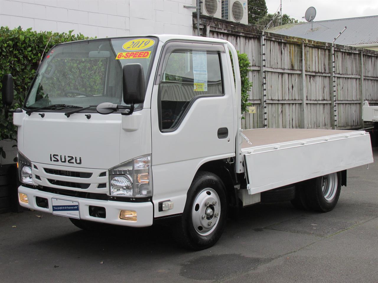 2019 Isuzu Elf