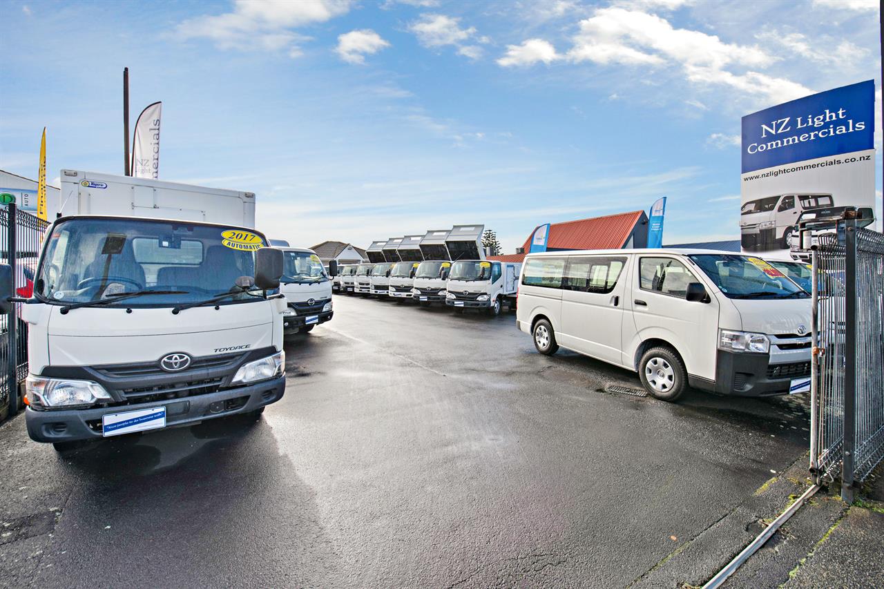 2017 Isuzu Elf